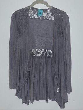 happening in the present Lace-Panel Long Sleeve Top in Dusty Lavender-Gray